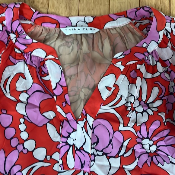 Trina Turk 3/4 sleeve silk v neck pink red white black stitchdetail lined large - Picture 2 of 6